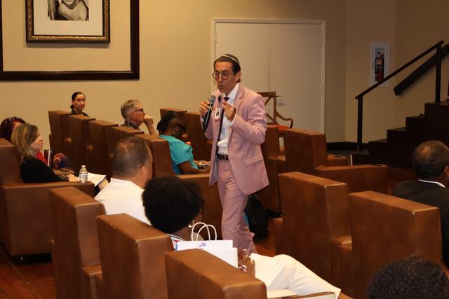 Dr. Erik walking the room during his session